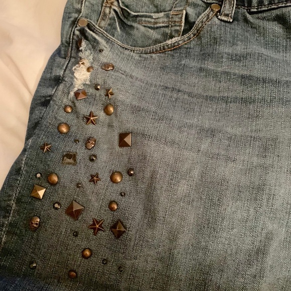 Torrid plus size 26 stretch Denim studded shorts - Picture 3 of 8